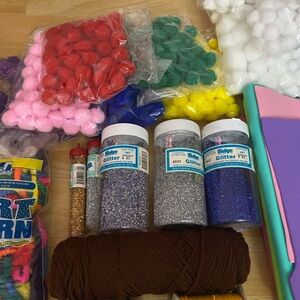 ⭐️Assorted Craft Supplies!⭐️
